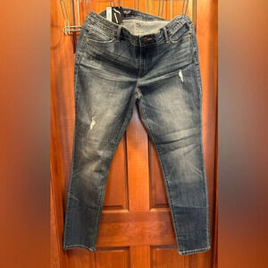 Simply Vera skinny jeans.  Mid-rise Size 12.  NWT. Length 29
